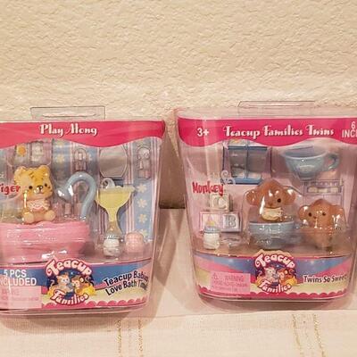 Lot 811: NEW (4) Teacup Families Toys