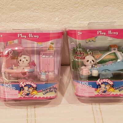 Lot 811: NEW (4) Teacup Families Toys