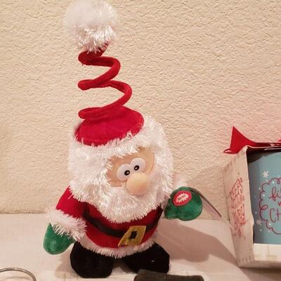 Lot 818: New Holiday Cheer Gift Lot