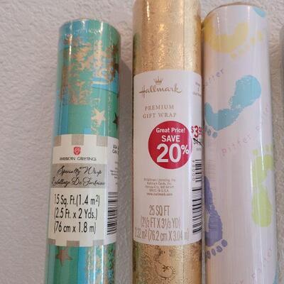 Lot 821: Children's Santa Seat + Wrapping Paper NEW