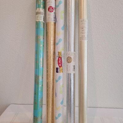Lot 821: Children's Santa Seat + Wrapping Paper NEW