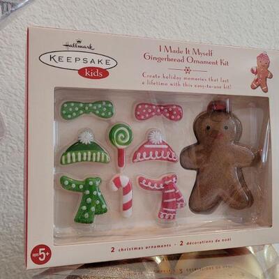 Lot 823: Assorted Christmas Ornaments 
