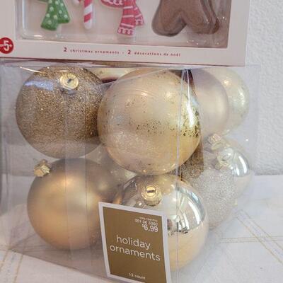 Lot 823: Assorted Christmas Ornaments 