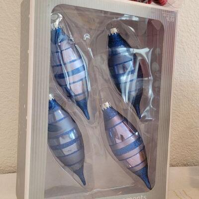 Lot 823: Assorted Christmas Ornaments 
