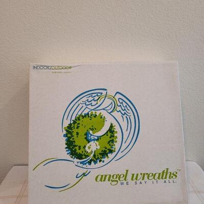 Lot 829: 19" Vintage ANGEL WREATHS Christmas Red Feather Wreath in Box #1