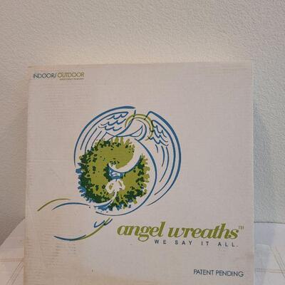 Lot 830: Vintage ANGEL WREATHS Red Feather 19" Christmas Wreath in Box #2