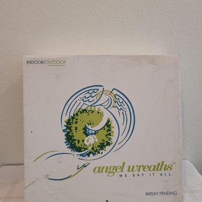 Lot 831: Vintage ANGEL WREATHS 19" Red Feather Christmas Wreath in Box #3