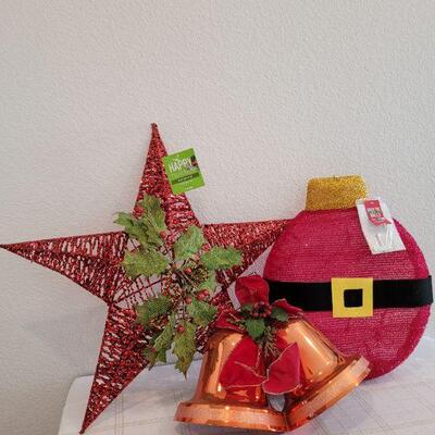 Lot 832: (3) Assorted Christmas Themed Hanging Home Deco