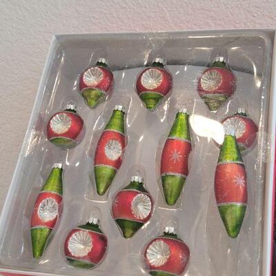 Lot 833: Assorted NEW Christmas Glass Ornaments 
