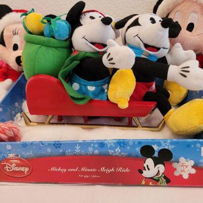 Lot 837: Assorted Disney Mikey and Minnie Christmas Characters (Mickey works, others need battery)