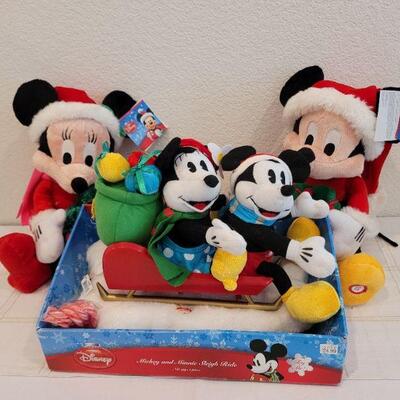 Lot 837: Assorted Disney Mikey and Minnie Christmas Characters (Mickey works, others need battery)