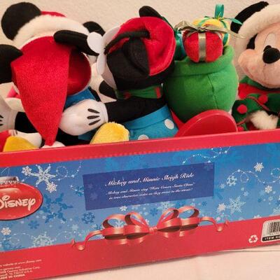 Lot 837: Assorted Disney Mikey and Minnie Christmas Characters (Mickey works, others need battery)