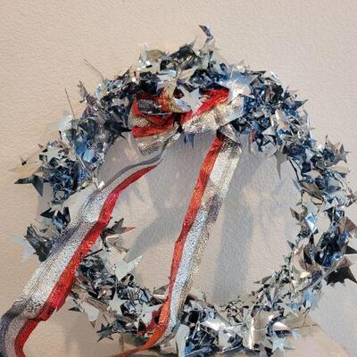 Lot 838: Wreath, Polar Bear Family and Tinsel Tree
