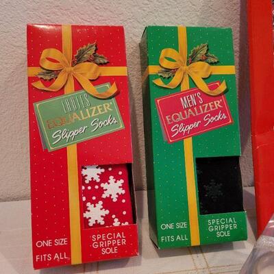 Lot 841: Assorted NEW Christmas Gifts and Deco