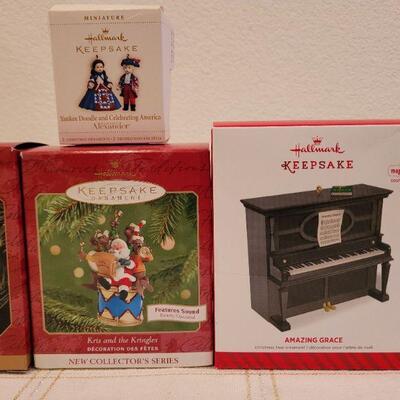 Lot 850: Assorted Hallmark Christmas Ornaments 