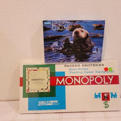 Lot 852: Vintage NEW Monopoly Board Game + Otter 550 piece Puzzle New