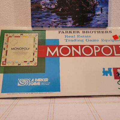 Lot 852: Vintage NEW Monopoly Board Game + Otter 550 piece Puzzle New