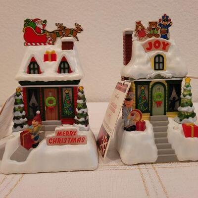 Lot 854: (4) Hallmark Synchronized Christmas Houses TESTED A+
