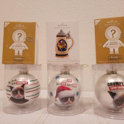 Lot 857: Assorted Christmas Ornaments feat. Grumpy Cat