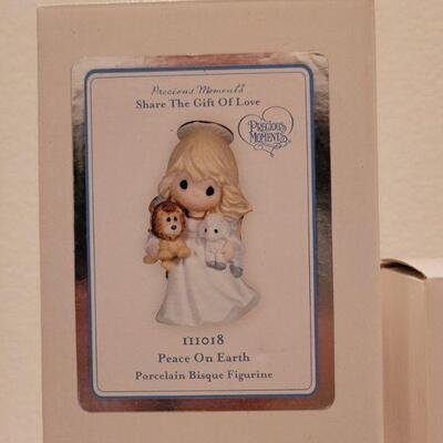 Lot 859: Vintage Precious Moments Christmas Figures 