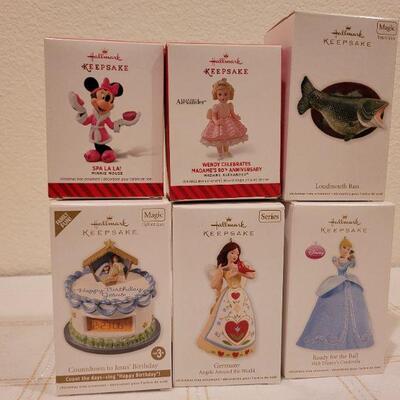Lot 860: Assorted Hallmark Christmas Ornaments 