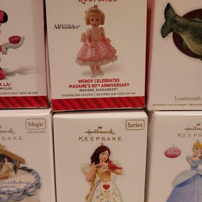 Lot 860: Assorted Hallmark Christmas Ornaments 