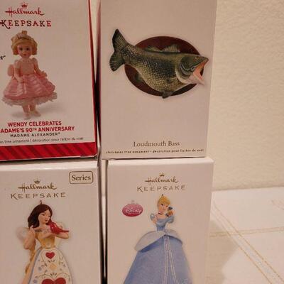 Lot 860: Assorted Hallmark Christmas Ornaments 