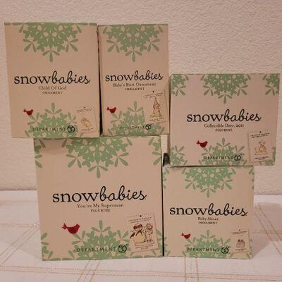 Lot 861: Assorted Dept 56 Snowbabies Christmas Figures 