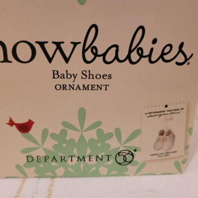 Lot 861: Assorted Dept 56 Snowbabies Christmas Figures 