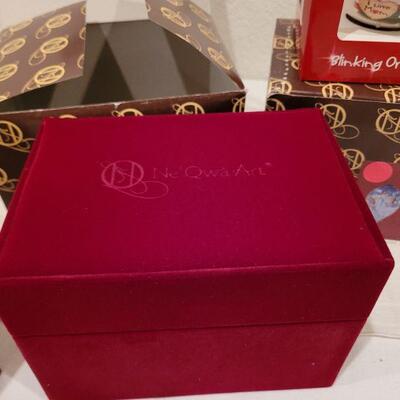 Lot 866: Assorted Christmas Ornaments feat. Ne'Qwa Art