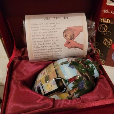 Lot 866: Assorted Christmas Ornaments feat. Ne'Qwa Art