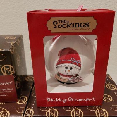 Lot 866: Assorted Christmas Ornaments feat. Ne'Qwa Art