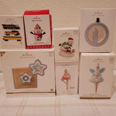 Lot 868: Assorted Hallmark Christmas Ornaments 