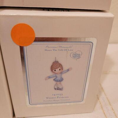 Lot 869: Precious Moments Assorted Christmas Figures 