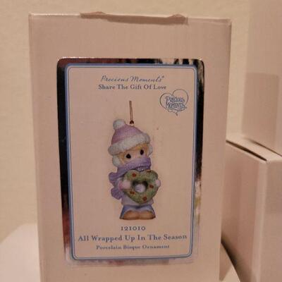 Lot 869: Precious Moments Assorted Christmas Figures 