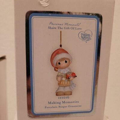 Lot 869: Precious Moments Assorted Christmas Figures 