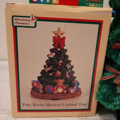 Lot 870: Singing/Dancing Christmas Tree TESTED A+ and Musical Lighted Tree and Ornament 