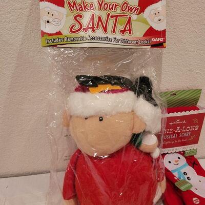 Lot 871: Make your Own Santa + Singing Lighted Snowman Scarf TESTED A+
