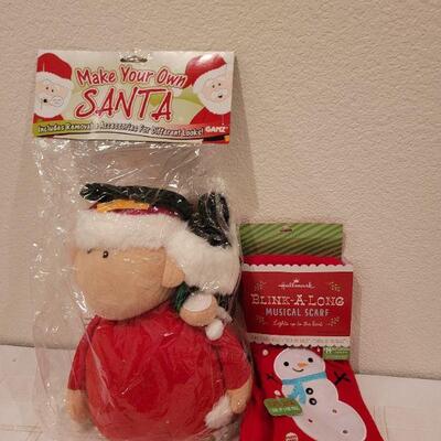 Lot 871: Make your Own Santa + Singing Lighted Snowman Scarf TESTED A+