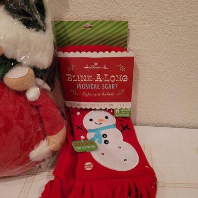 Lot 871: Make your Own Santa + Singing Lighted Snowman Scarf TESTED A+