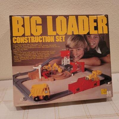 Lot 873: Vintage BIG LOADER Construction Set