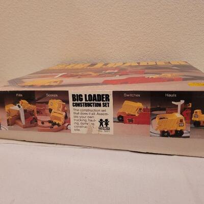Lot 873: Vintage BIG LOADER Construction Set