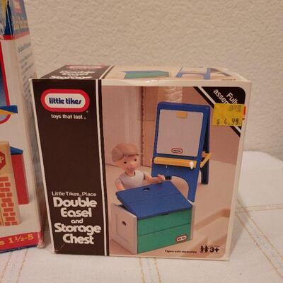 Lot 874: Vintage Toys Lot feat. BLOCK BUILDERS