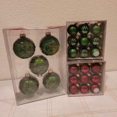 Lot 877: (3) Sets of MARTHA STEWART Christmas Ornaments 