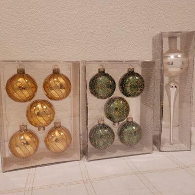 Lot 878: Assorted MARTHA STEWART Christmas Ornaments 