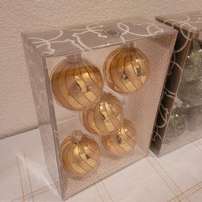 Lot 878: Assorted MARTHA STEWART Christmas Ornaments 