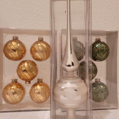 Lot 878: Assorted MARTHA STEWART Christmas Ornaments 