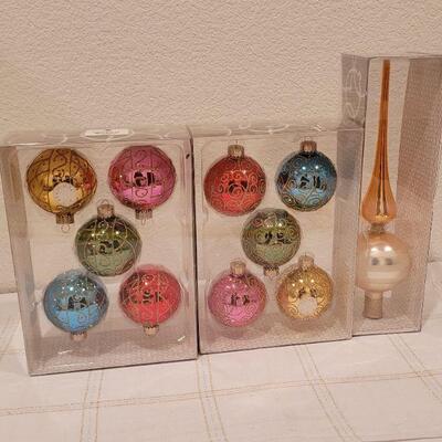 Lot 879: Assorted MARTHA STEWART Christmas Ornaments