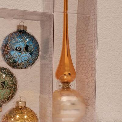 Lot 879: Assorted MARTHA STEWART Christmas Ornaments