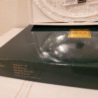 Lot 881: Set of Poinsettia Ribbons Plate/Bowl and NEW MIKASA Christmas Dish